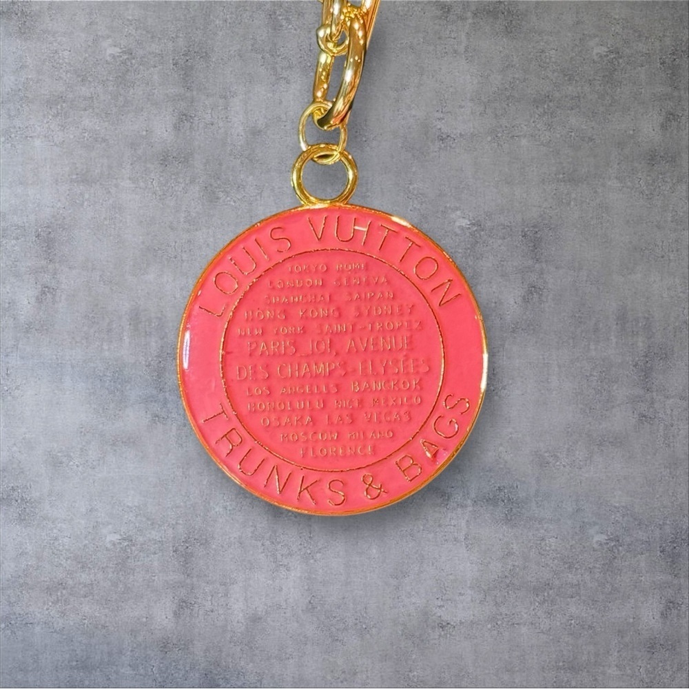 Louis Vuitton Pink and Gold Medallion Necklace - Picture 2 of 2